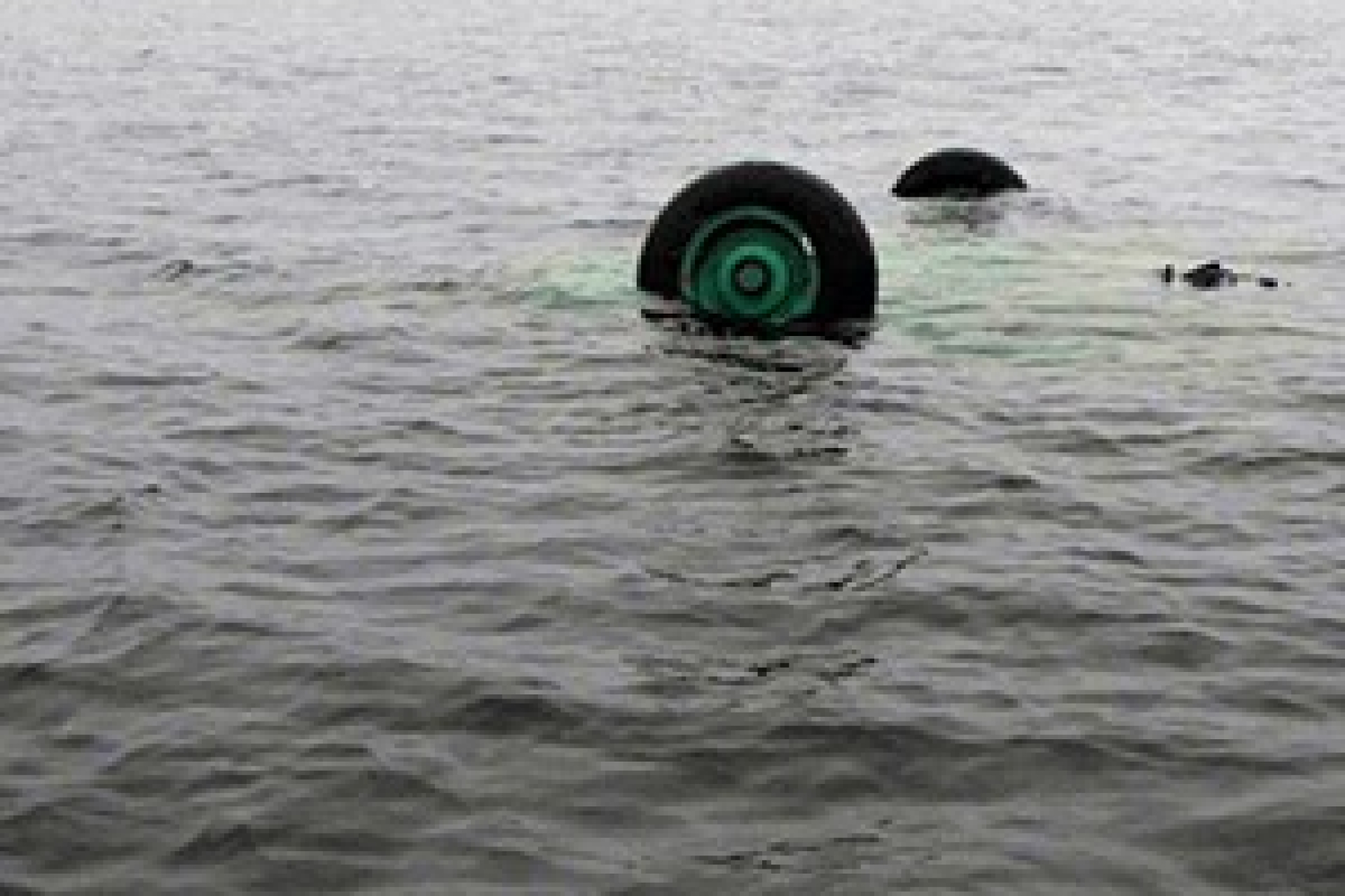 Спасатели приступили к поискам "чёрных ящиков" затонувшего Ми-8