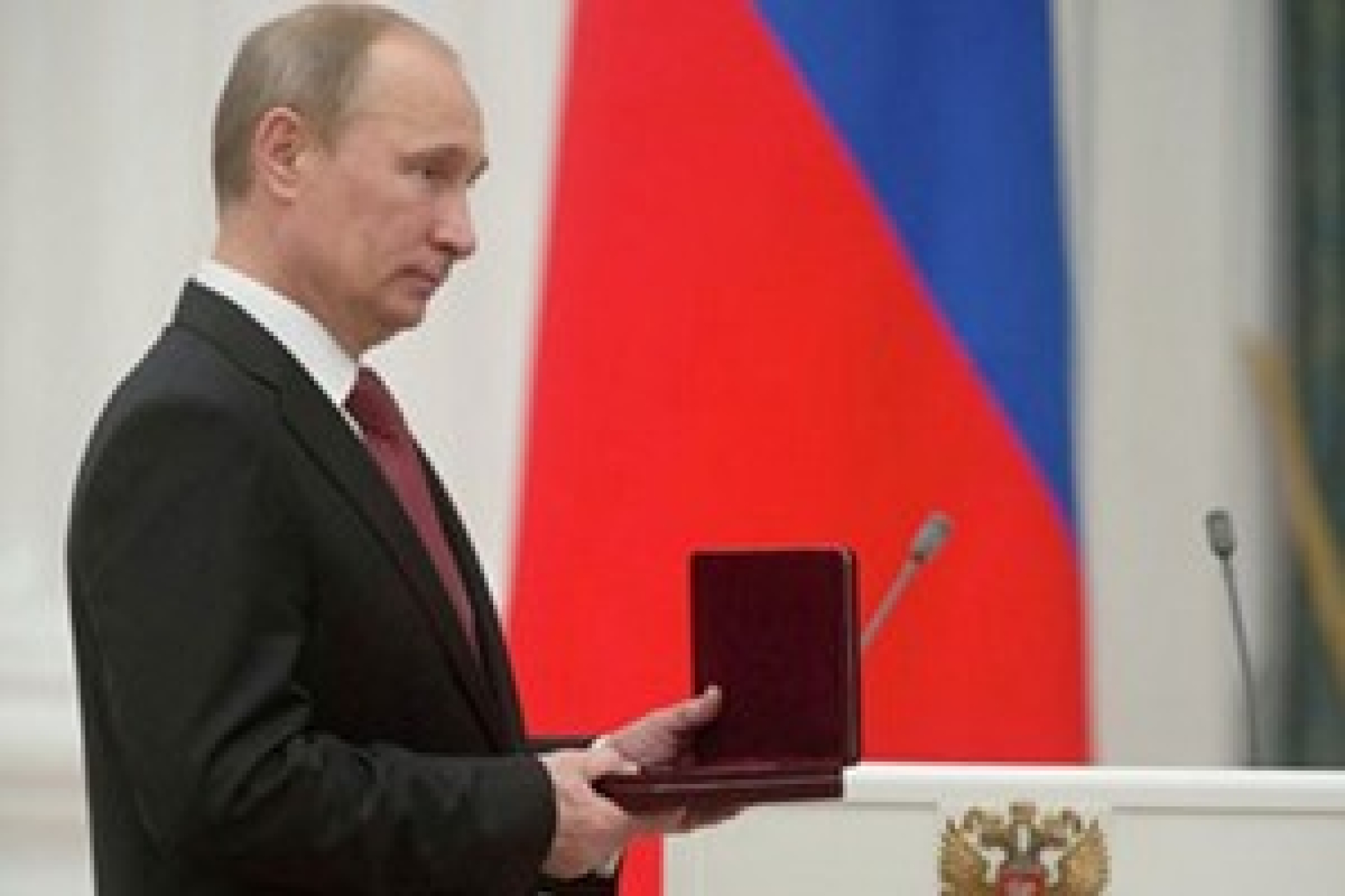Путин вручил государственные награды