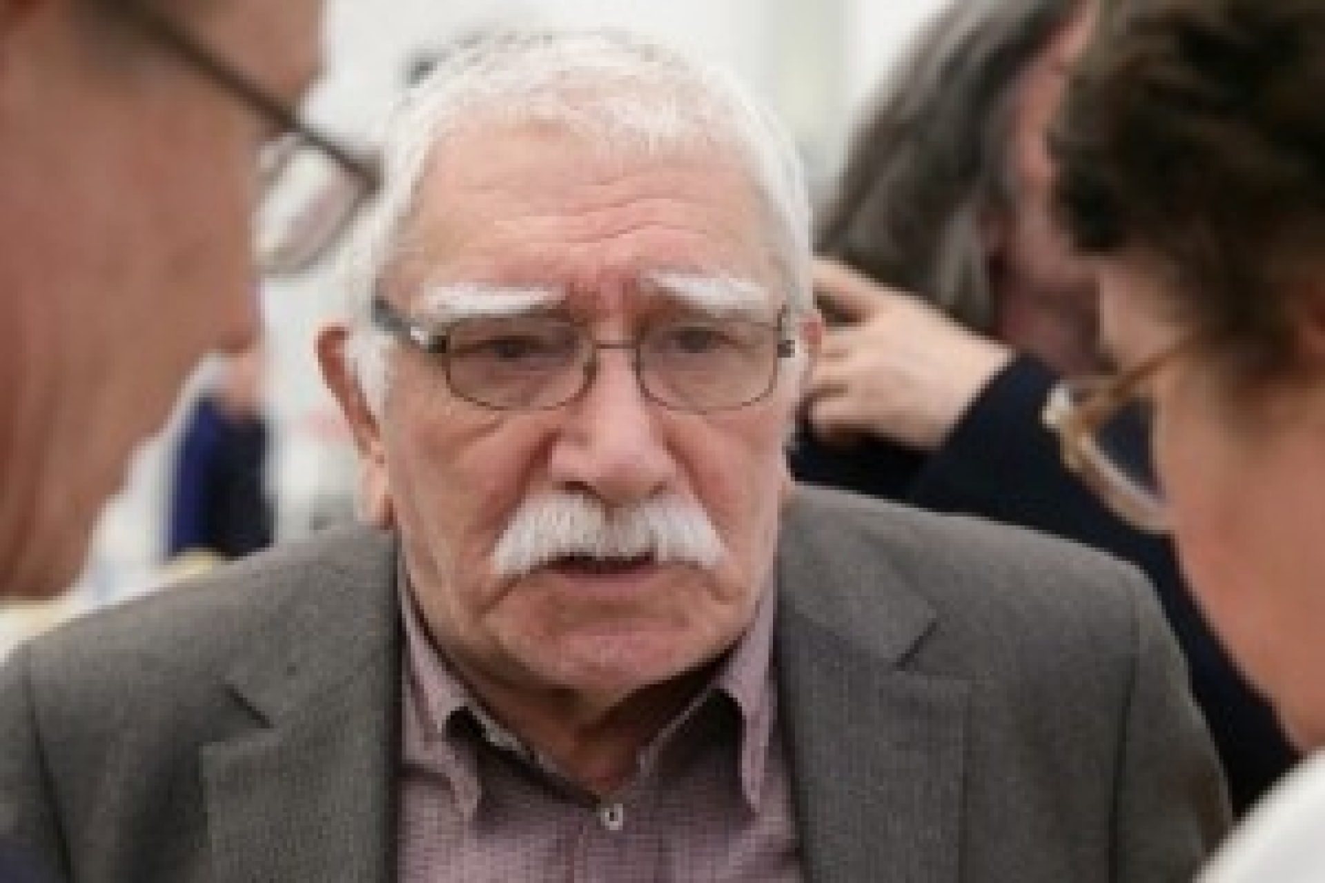 Армен Джигарханян останется в больнице