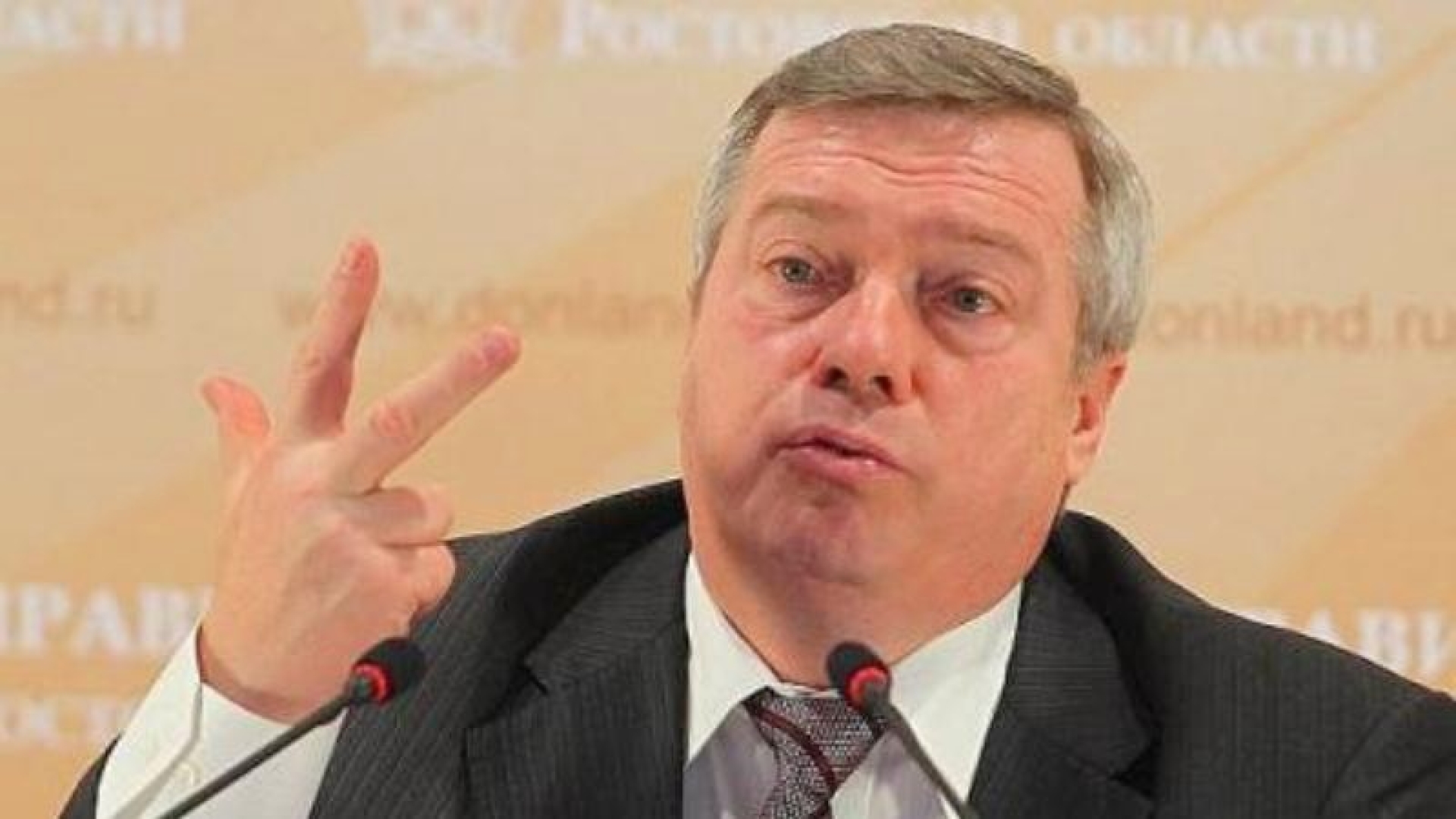 Губернатора Голубева берут в "кольцо"?