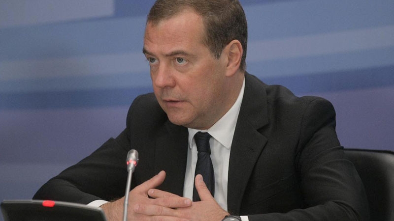 Медведев потребовал от глав регионов объяснений