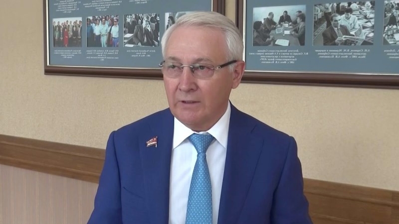 На Струкова "сбежались" Карликановы