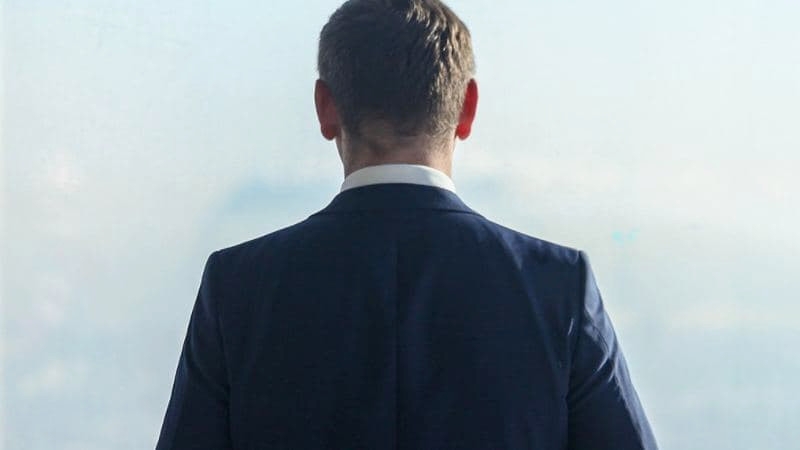 Кому греет кресло Комарова?