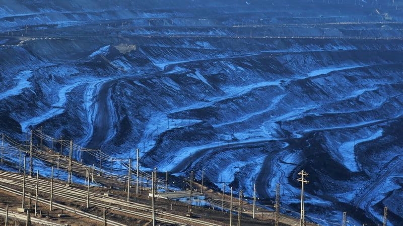 Чемезов и богатырские объятия "Ростеха"