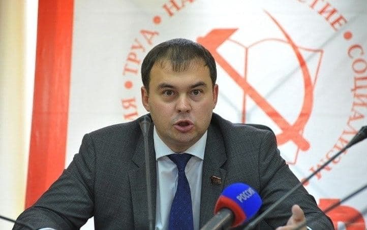 При перемене мест в ЦК Зюганов не меняется