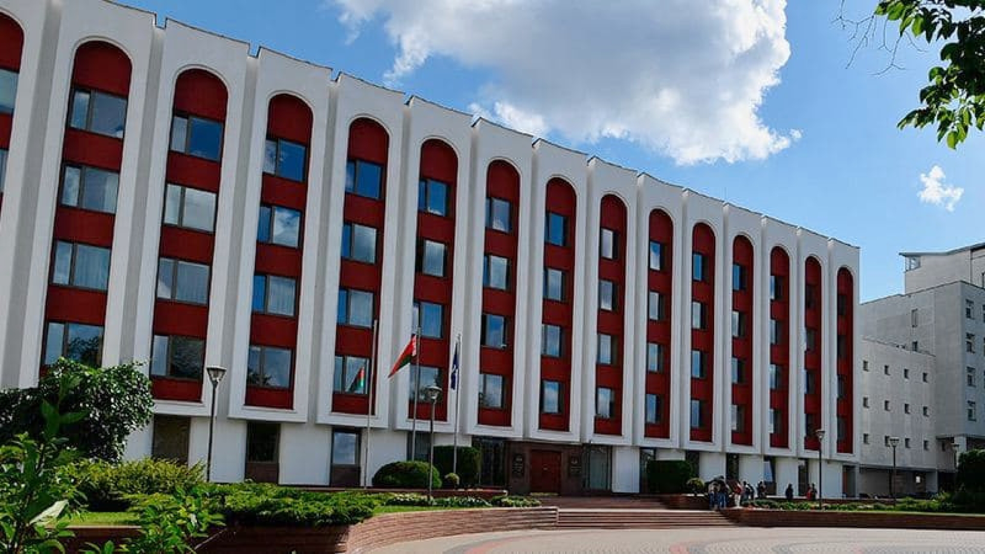 В Белоруссии заявили о жестком давлении на посольства