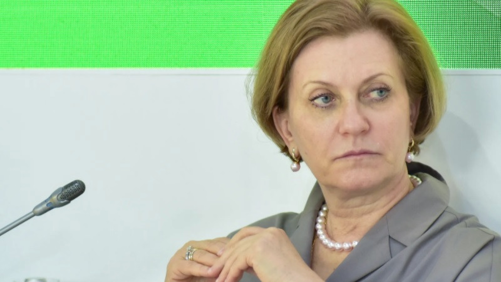 В Роспотребнадзоре рассказали о заразности "омикрона"