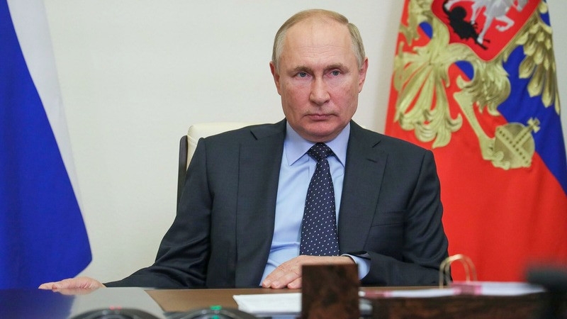 Путин поручил обеспечить возможность вызова врача на дом через "Госуслуги"