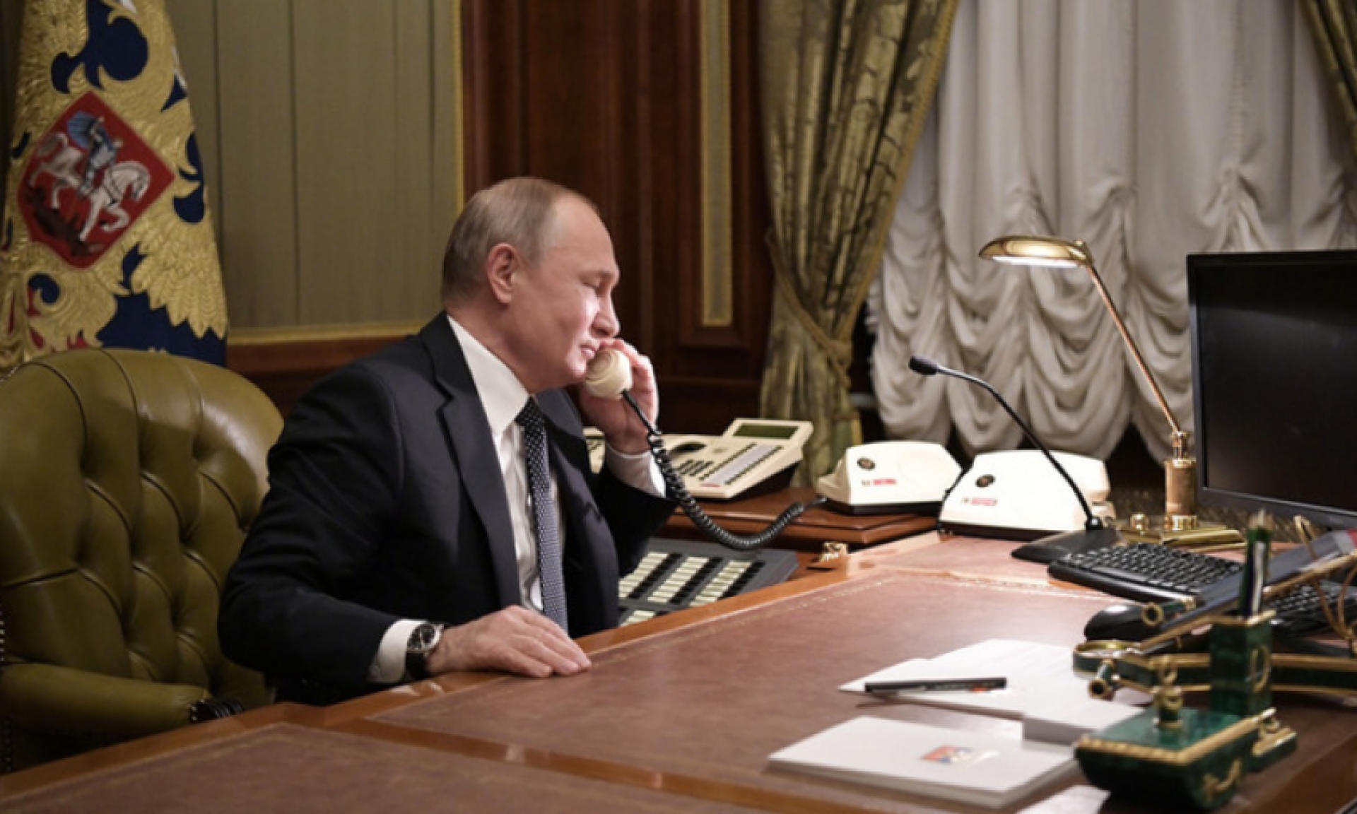 Путин провел телефонный разговор с Наследным принцем Абу-Даби