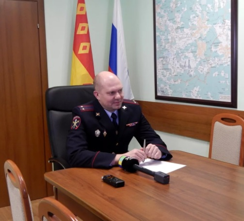 Интим на погонах: полицейский отметил звание, пристав к коллеге
