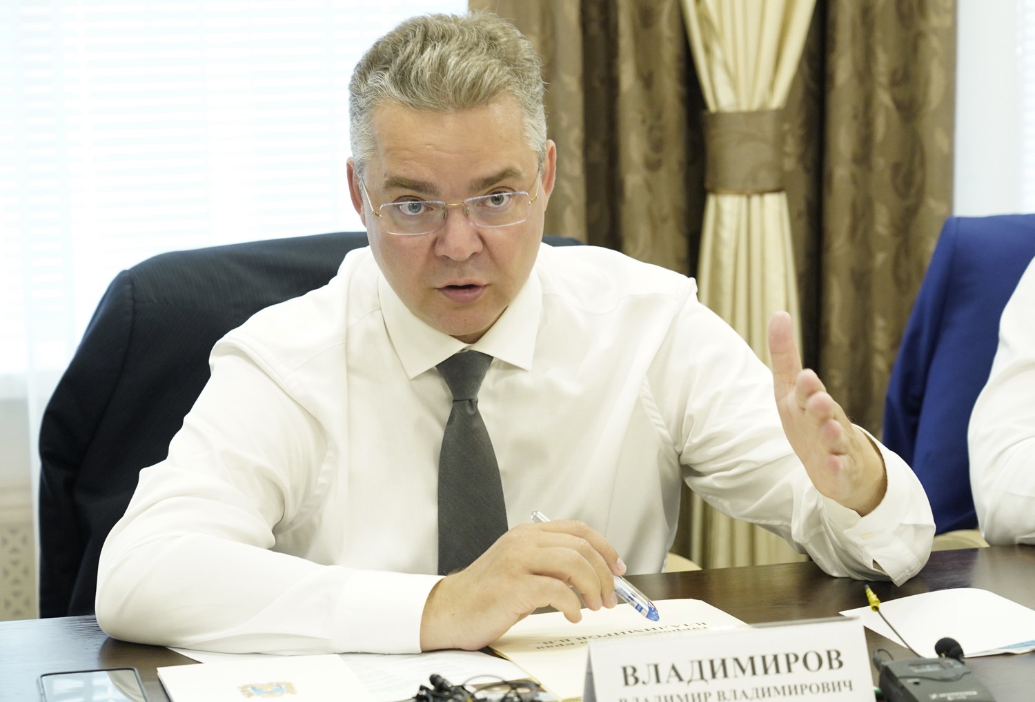 "Краповый" лжец: "липовый" ветеран спрятался от детей за губернатором