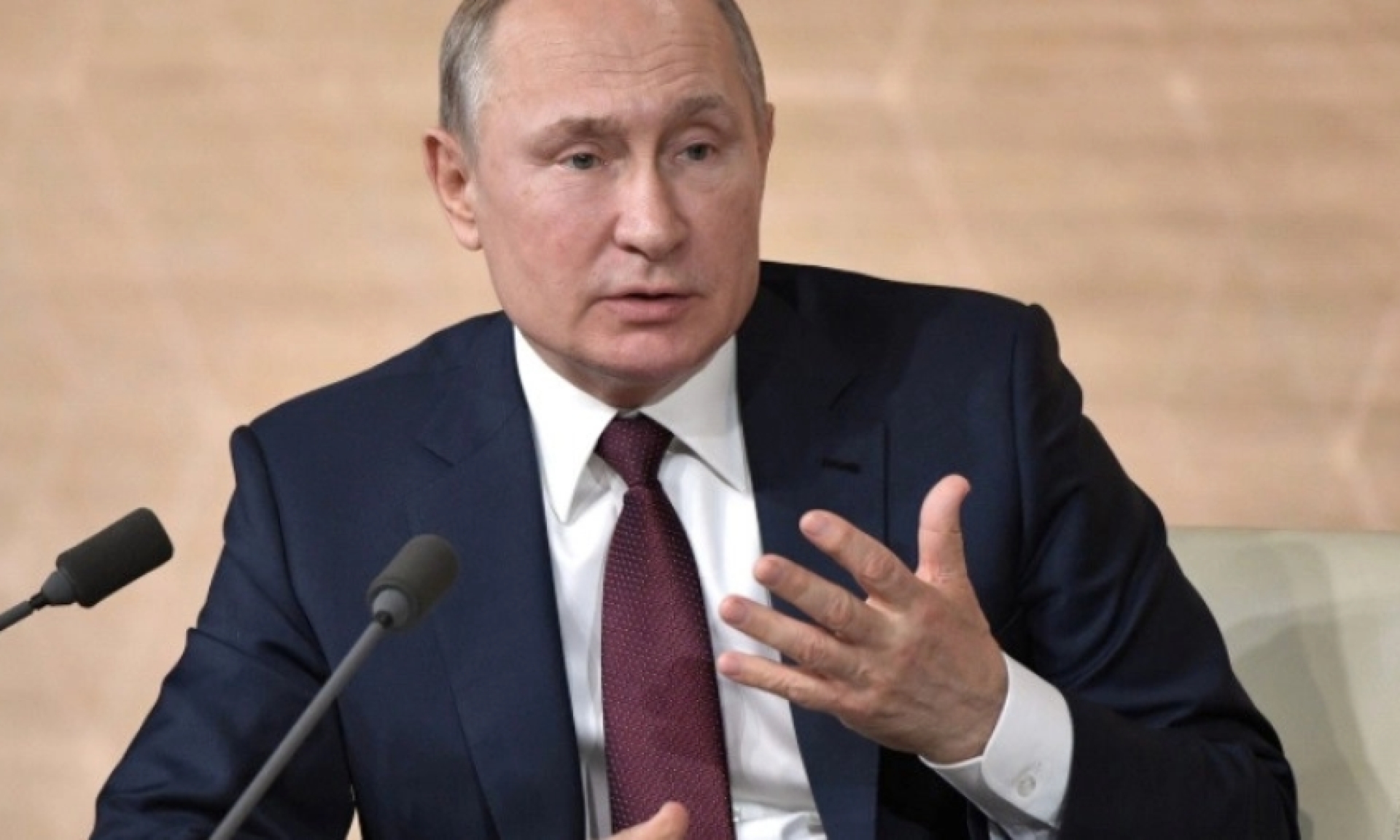 Путин назвал недостаточными темпы снижения уровня бедности в России