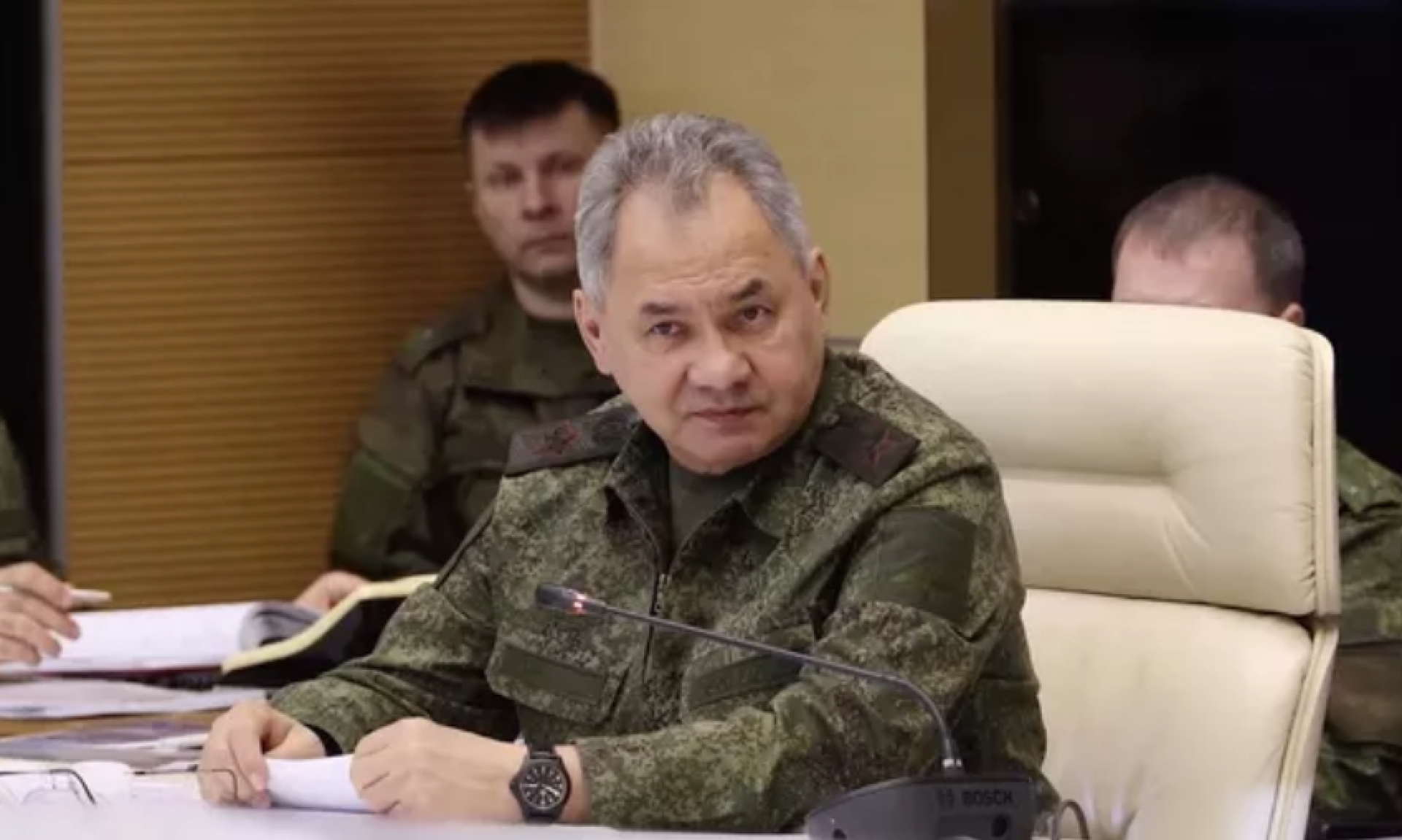 Шойгу назвал жесткой задачей планы по увеличению высокоточного оружия в КТРВ