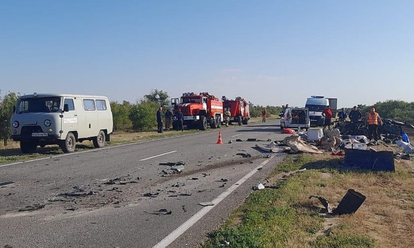 В Волгоградской области в ДТП на трассе погибли четыре человека