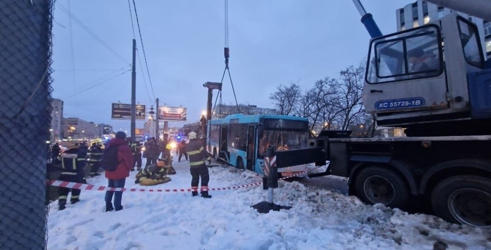 Водитель автобуса, который влетел в пешеходов на Наличной, мог уснуть за рулем