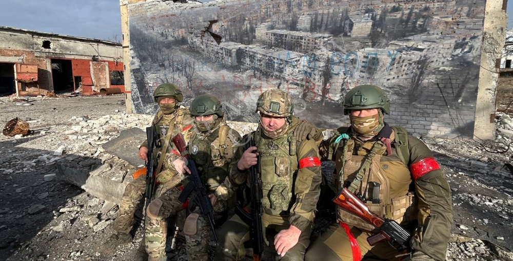 В Авдеевке обнаружили тела с польскими и американскими шевронами на форме
