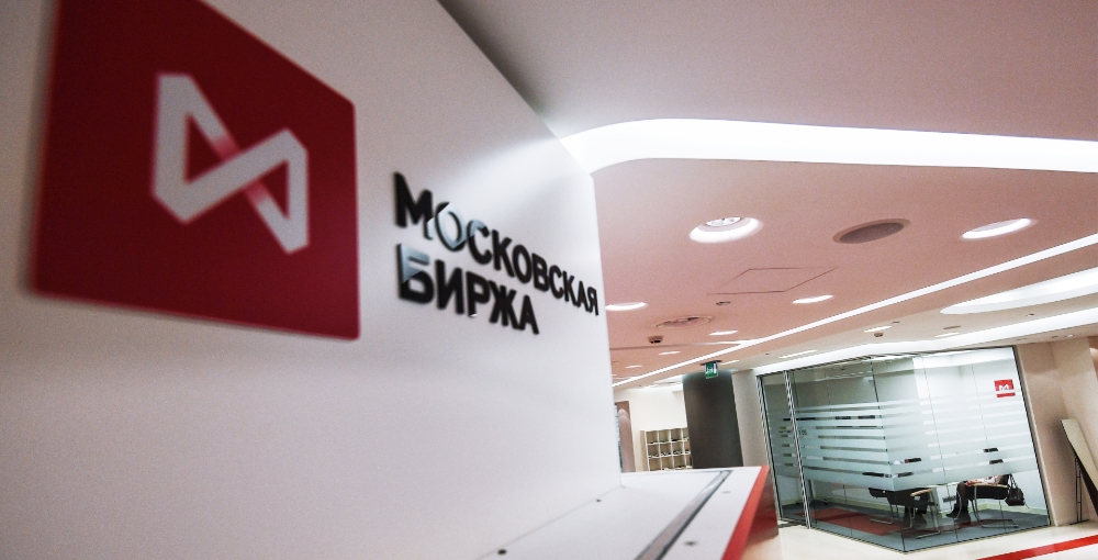Рубль на "Мосбирже" слабо дорожает к юаню