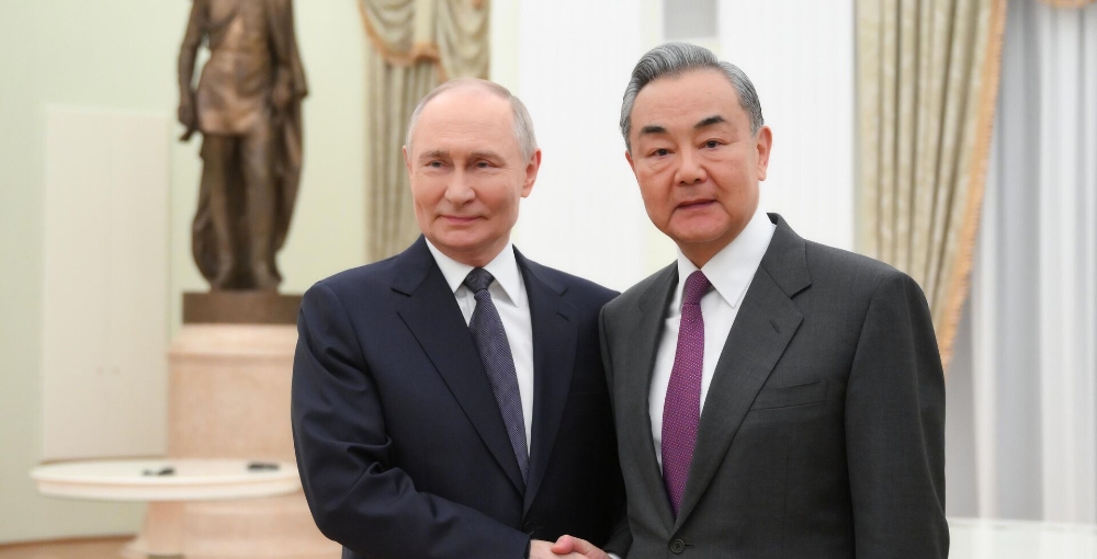 Путин и Ван И провели переговоры в Кремле