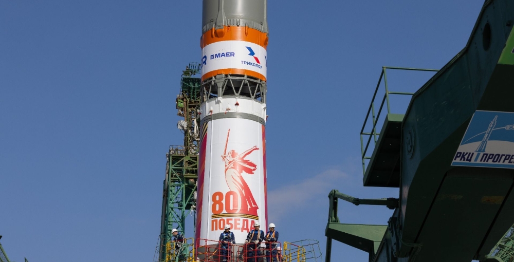 С Байконура стартовала ракета-носитель "Союз-2.1а" с космонавтами РФ и NASA