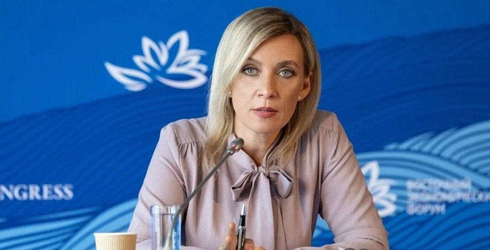 Мария Захарова назвала "театром абсурда" планы Зеленского на 9 мая