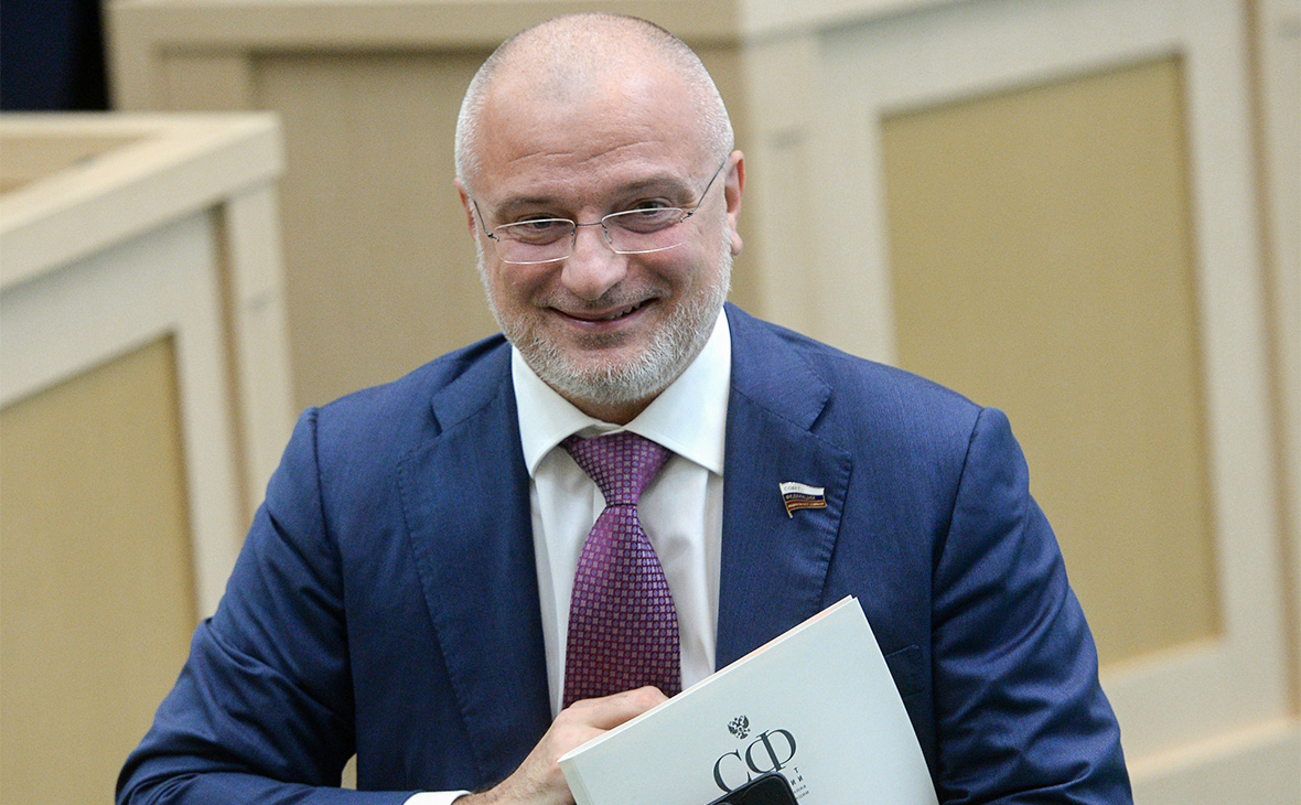 Собачий вопрос их испортил: Володин против Клишаса