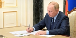 Путин подписал закон о повышении пошлин для автовладельцев и мигрантов