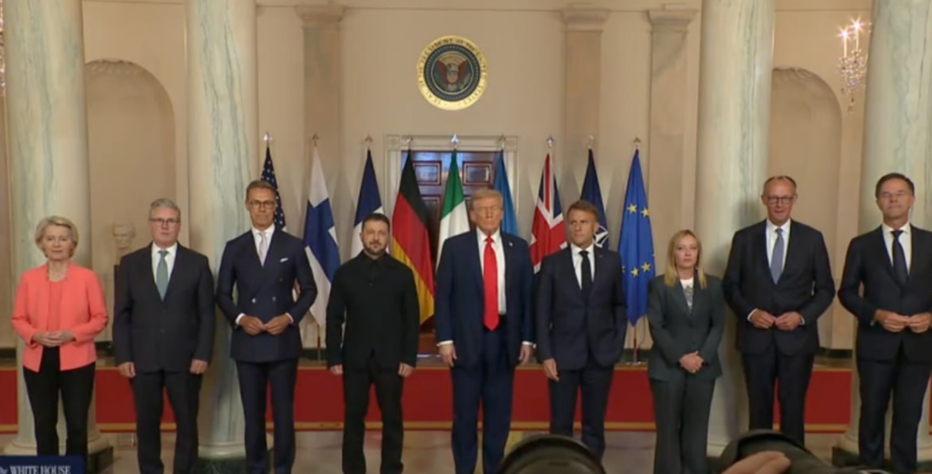Трамп и Зеленский обсудили гарантии безопасности и возможную трехстороннюю встречу