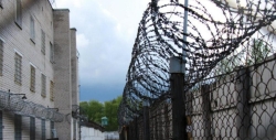 Житель Хабаровска получил 15 лет колонии за листовки на могилах участников СВО