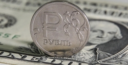 Курс доллара на российском рынке достиг пятимесячного максимума
