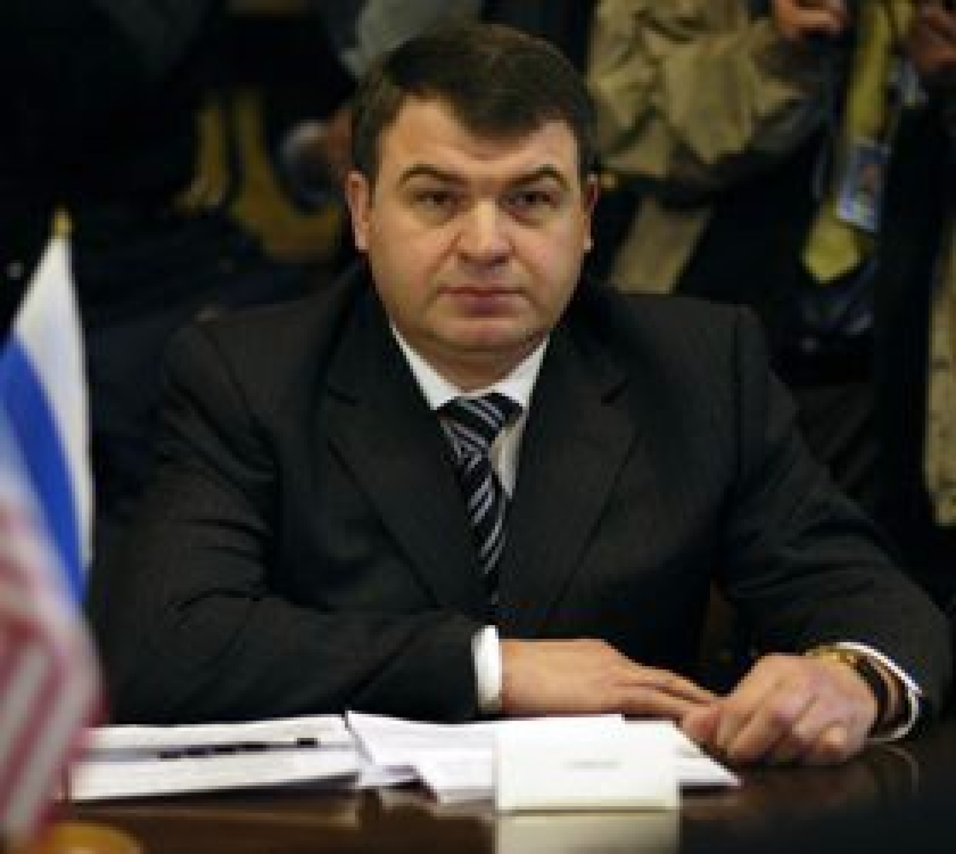 Поэтапно разваливая армию…