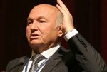 Лужков снова в мэрии