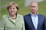 Пока Обама грозится, Меркель – договаривается