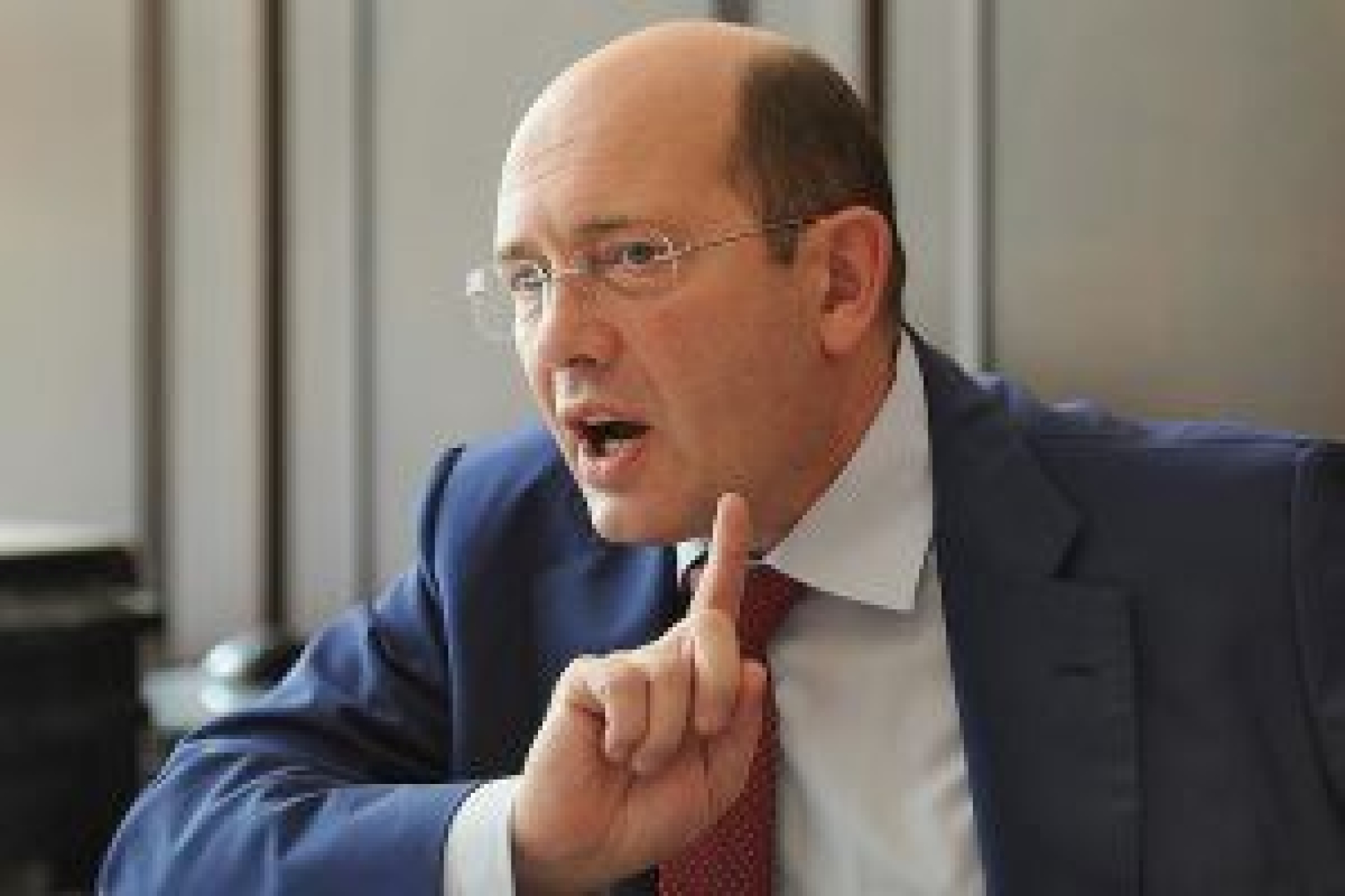 Сергей Кельбах "плывет против течения"?