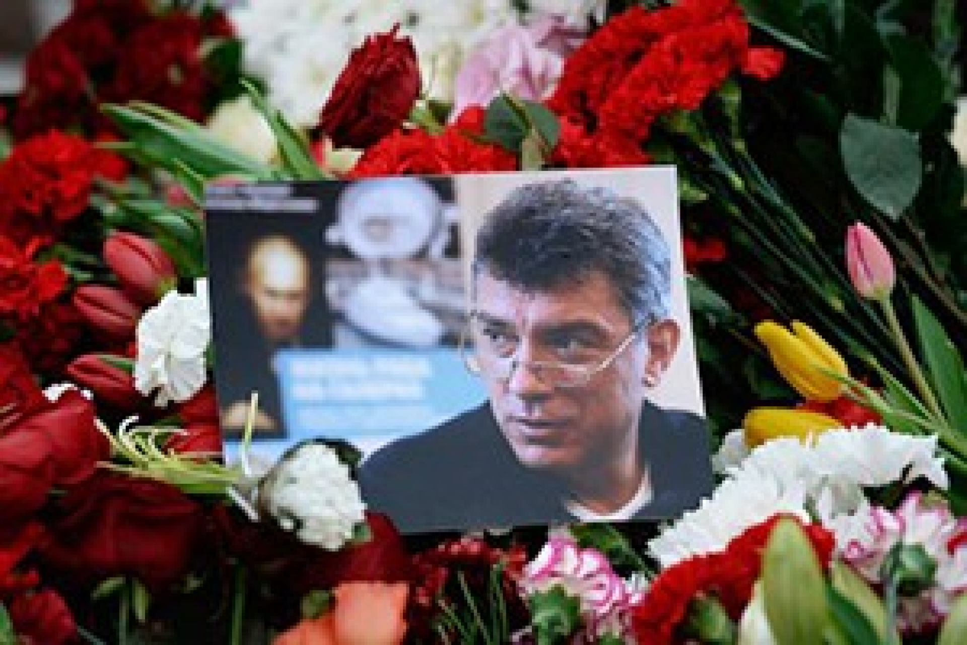 С Немцовым попрощались